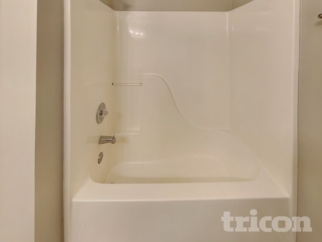 Building Photo - 210 Kennedy Dr