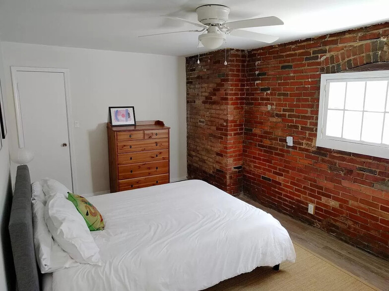 Building Photo - 352 5th Street NE