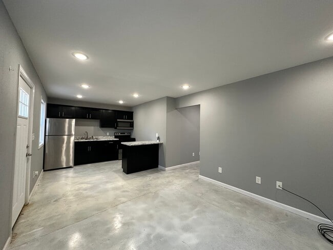 Building Photo - 105 Evergreen Pl