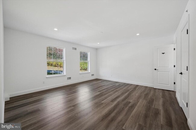 Building Photo - 605 Tabak Ave