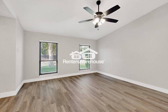 Building Photo - Completely Refreshed and ready for Move IN