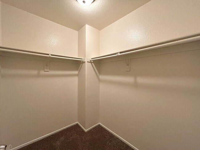 Building Photo - Two-Story 3-Bedroom Condo in Orange Gardens HOA!