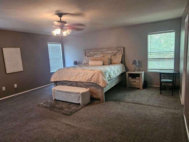 Building Photo - 3 BR/2.5BA | Updated Single Family Home | 2-Car Garage Parking | In Grand Prairie!