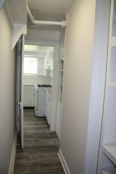 walk-in pantry - 636 E Front St
