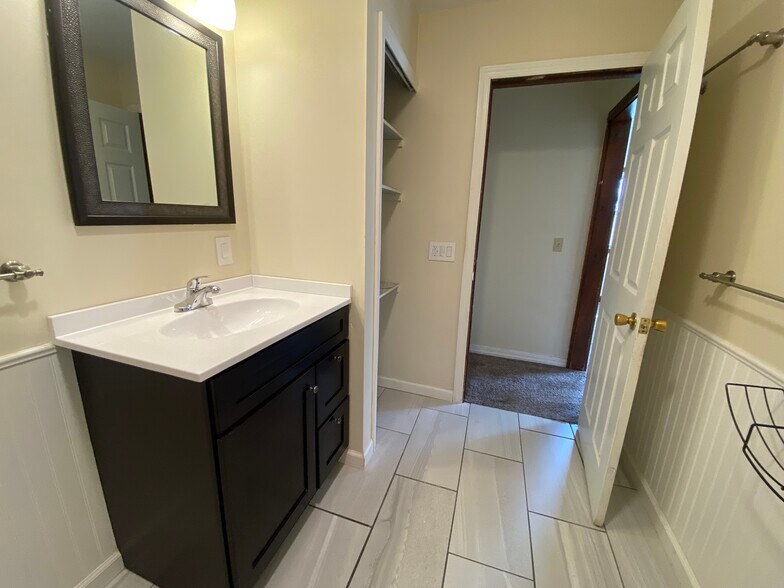 Building Photo - 302 Perry St