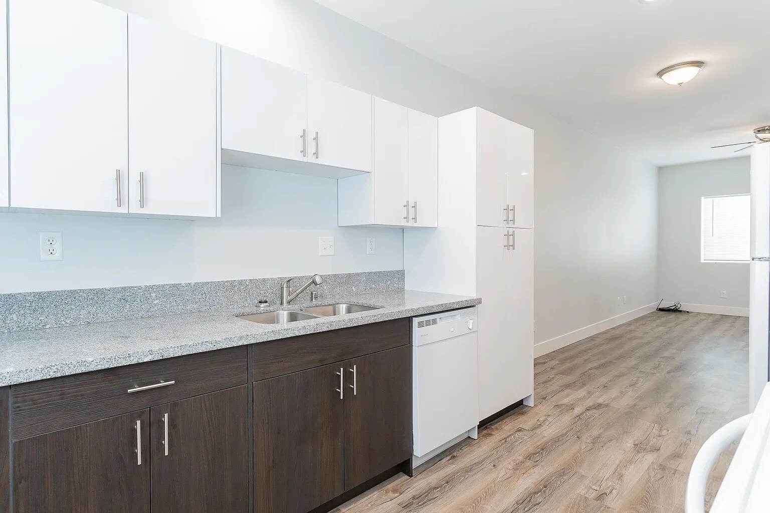 Building Photo - 1641 S Dandelion St