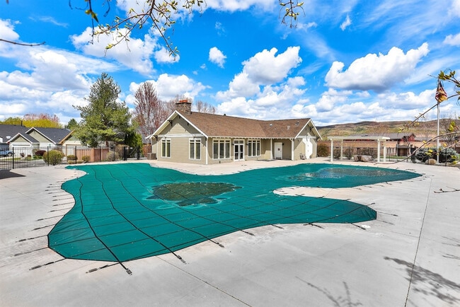 Building Photo - 5722 W Hidden Springs Dr