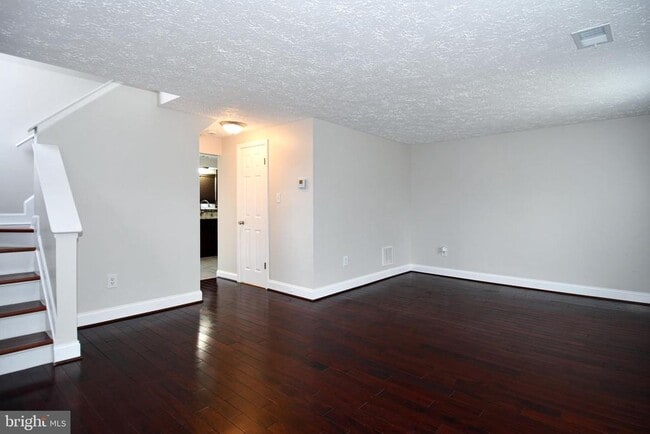 Building Photo - 1586 Pin Oak Dr