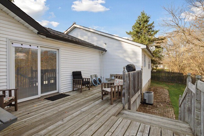 Building Photo - 5695 Hinkley Rd
