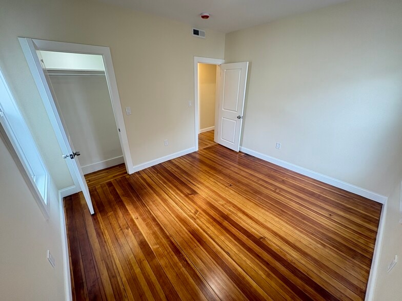 Building Photo - 7 Lowell Cir