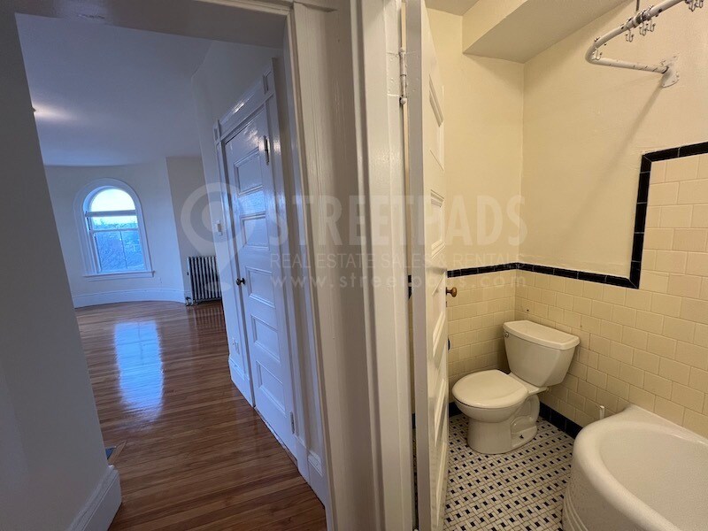 Building Photo - 2 Ware St