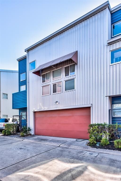 Building Photo - 3212 Yellowstone Blvd