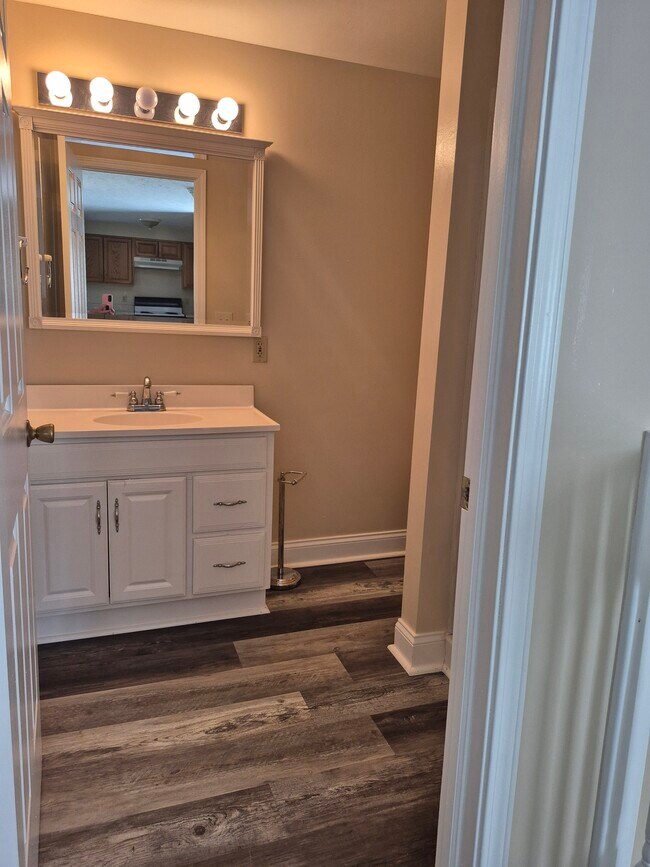 Building Photo - 124 Crain Ave