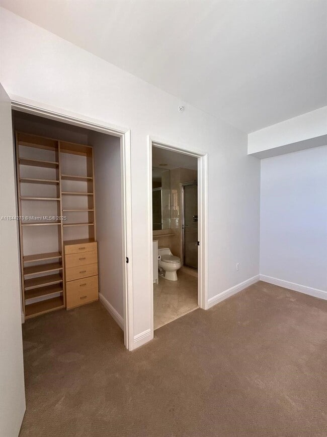 Building Photo - 785 Crandon Blvd