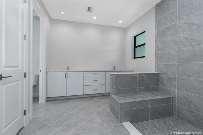 Building Photo - 3673 SW Magnolia Ridge Ln