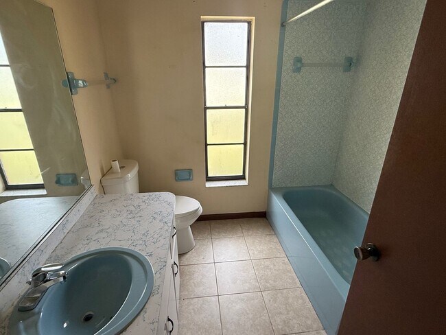 Building Photo - EXCELLENT 3/2/2 POOL HOME – 1,658 SQ FT!