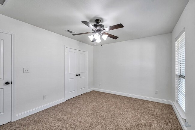 Building Photo - 410 E 97th St