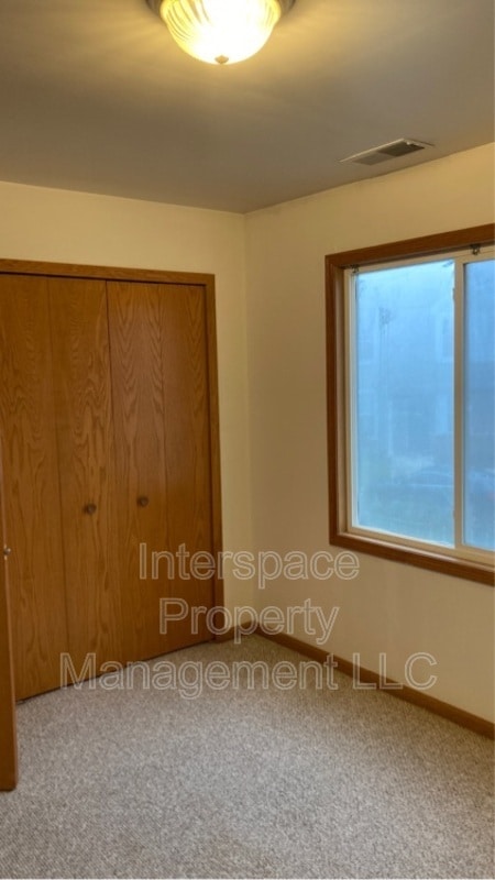 Building Photo - 1335 Rock Run Dr