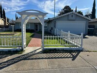 Building Photo - Adorable Home with Fantastic Curb Appeal