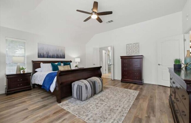 Building Photo - Gorgeous 4/BR 3/BA One-Level Home with Mod...