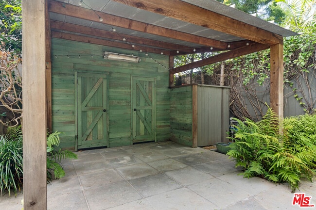 Building Photo - 813 Crestmoore Pl