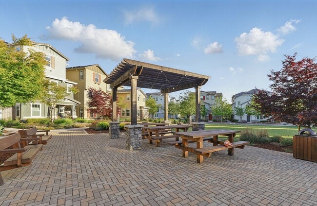 Building Photo - Modern, Bay View, 2 year old, 3 Bedroom, 3...