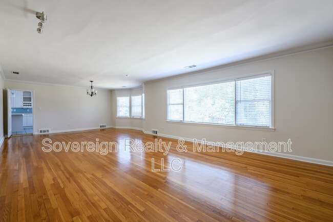 Building Photo - 1205 Spring Valley Ln NE