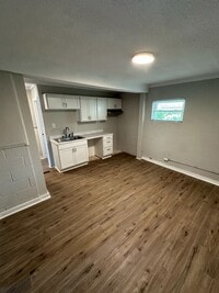 Building Photo - 124 Wood St