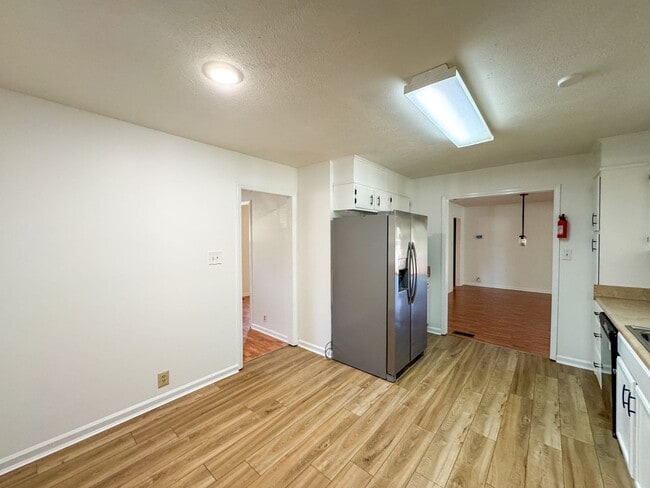 Building Photo - 3 Bed 2 Bath College Lakes Home with Fence...