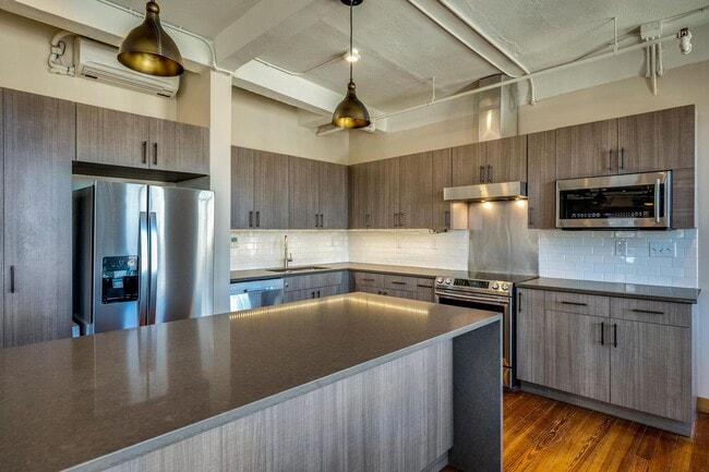 Building Photo - LUXURY   CONDOS IN THE HEART OF ALAMO CITY