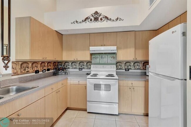 Building Photo - 923 Villa Cir