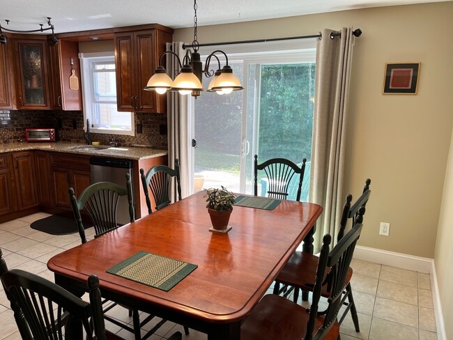 Building Photo - 1035 S Mammoth Rd