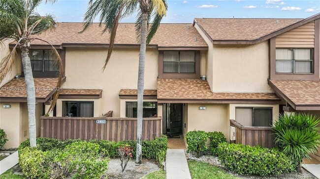 Building Photo - 3952 Cocoplum Cir