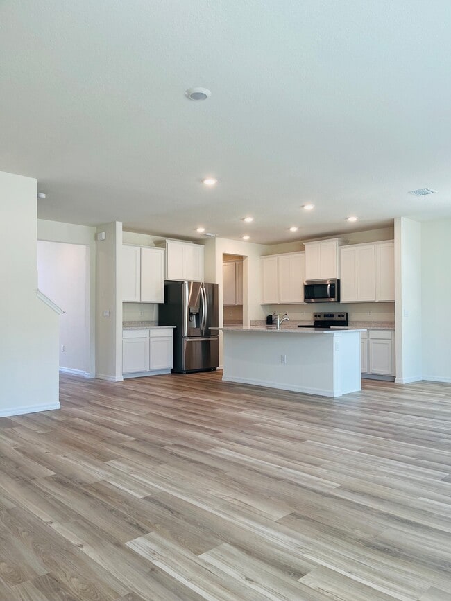 Building Photo - 5305 SW 52nd Ave