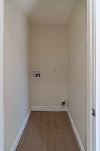 Building Photo - 6 Princeton Ave