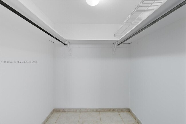 Building Photo - 1833 S Ocean Dr