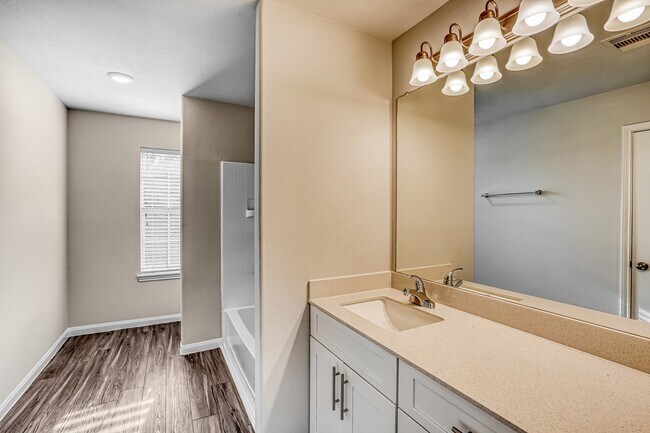 Building Photo - 5738 S Brenwood Dr