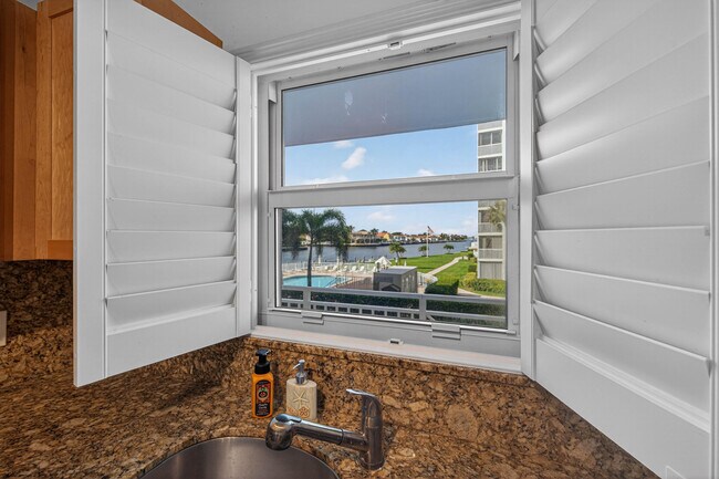 Building Photo - 3114 S Ocean Blvd