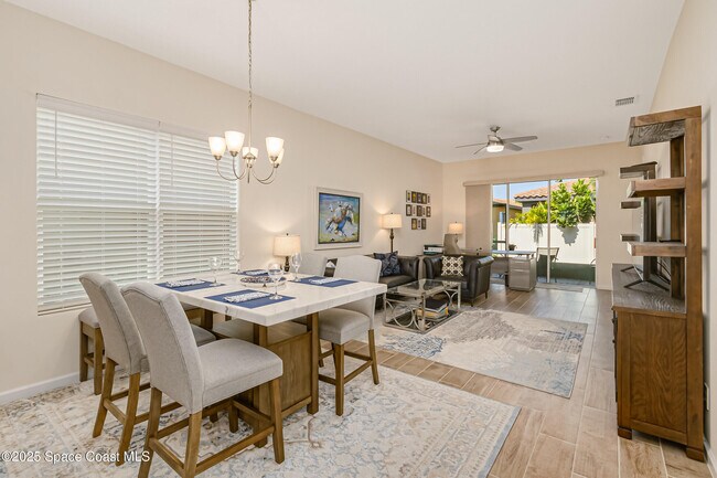 Building Photo - 724 Carlsbad Dr