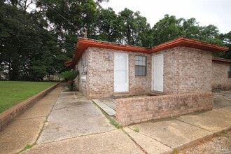 Building Photo - 130 E 9 Mile Rd