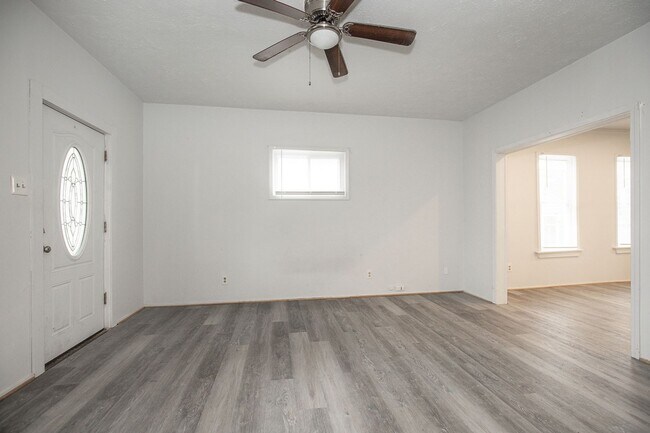 Building Photo - 3300 W 54th St