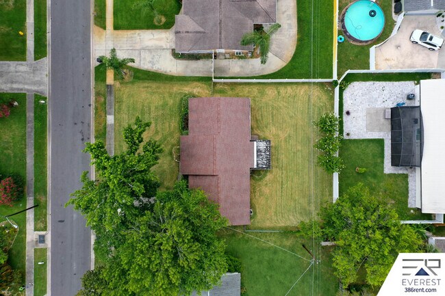 Building Photo - 1706 Western Rd