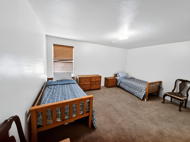 Building Photo - 5127 Oak Briar Ln