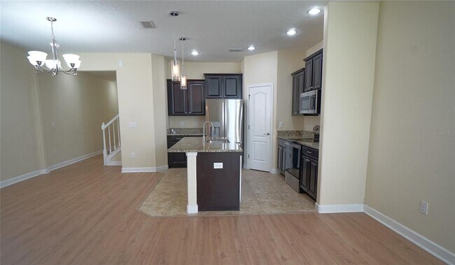 Building Photo - 2822 Lantern Hill Ave