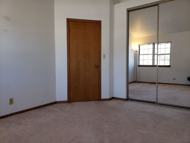 Building Photo - 107 Sumac Ln