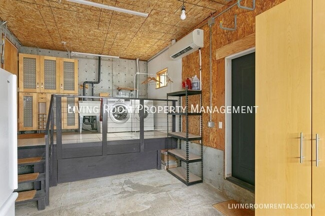 Building Photo - 8616 N Swenson-