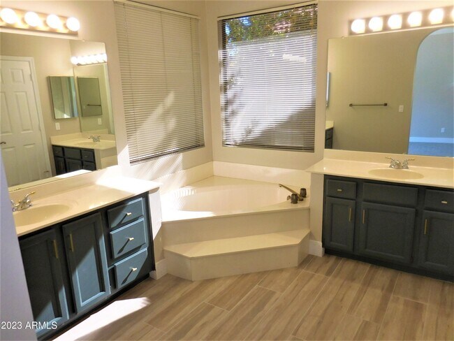 Building Photo - 13253 N 101st Way