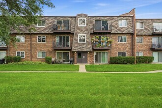 Building Photo - 9388 Bay Colony Dr