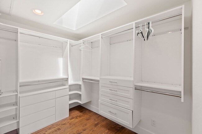 Building Photo - Lochmoor Lakeview Home in Bellevue