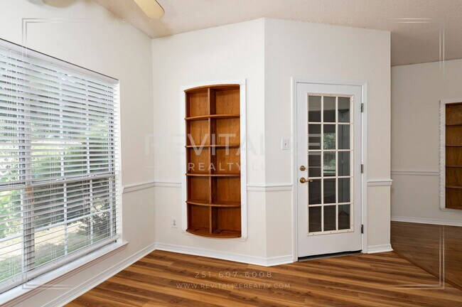 Building Photo - Daphne 3BR/2BA + Bonus Den – Spacious, Stylish & Full of Charm!